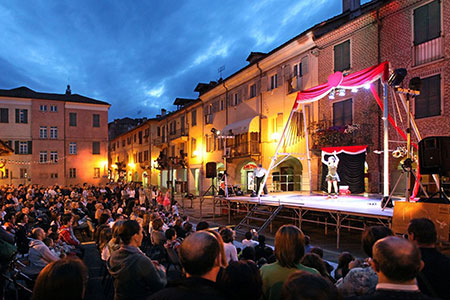 Eventi di piazza comici